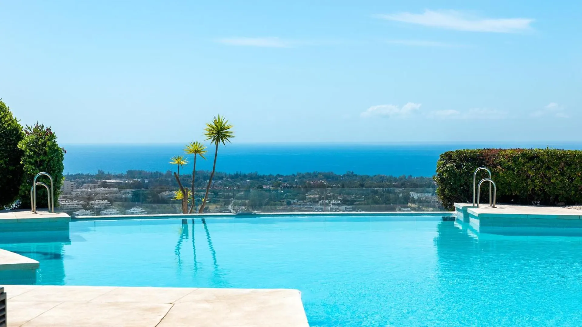 Charming 2-Bedroom With Beautiful Sea Views Estepona Spain