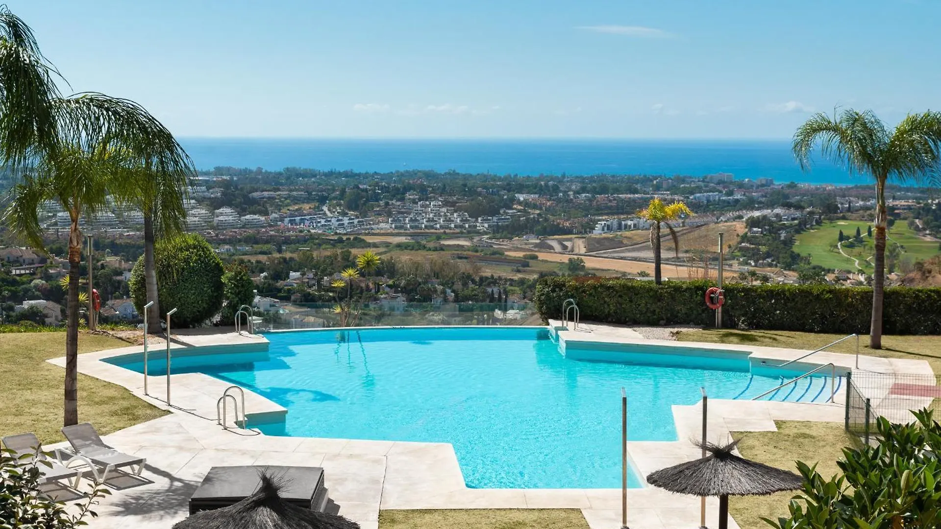 Apartment Charming 2-Bedroom With Beautiful Sea Views Estepona Spain