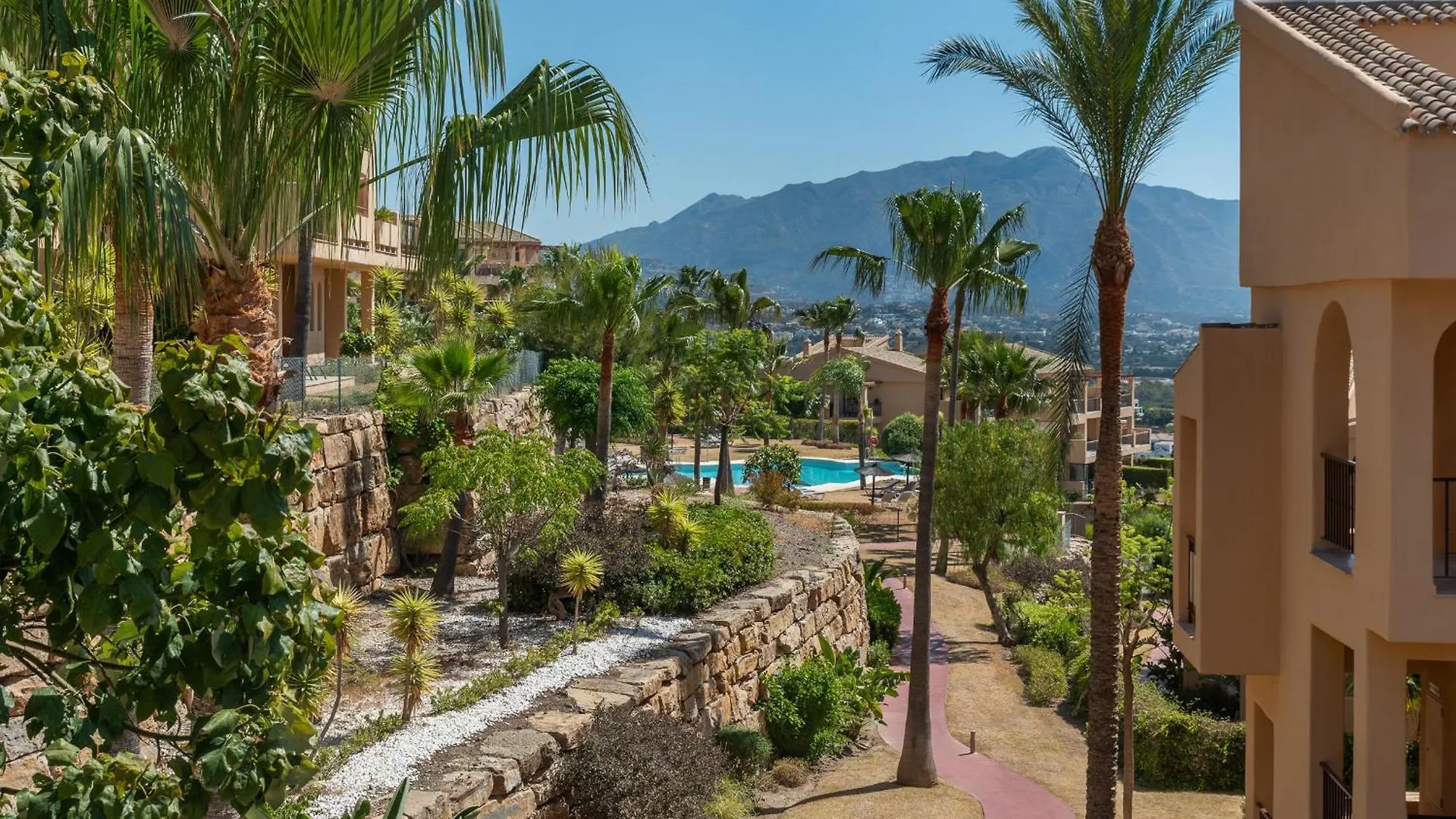 Charming 2-Bedroom With Beautiful Sea Views Estepona