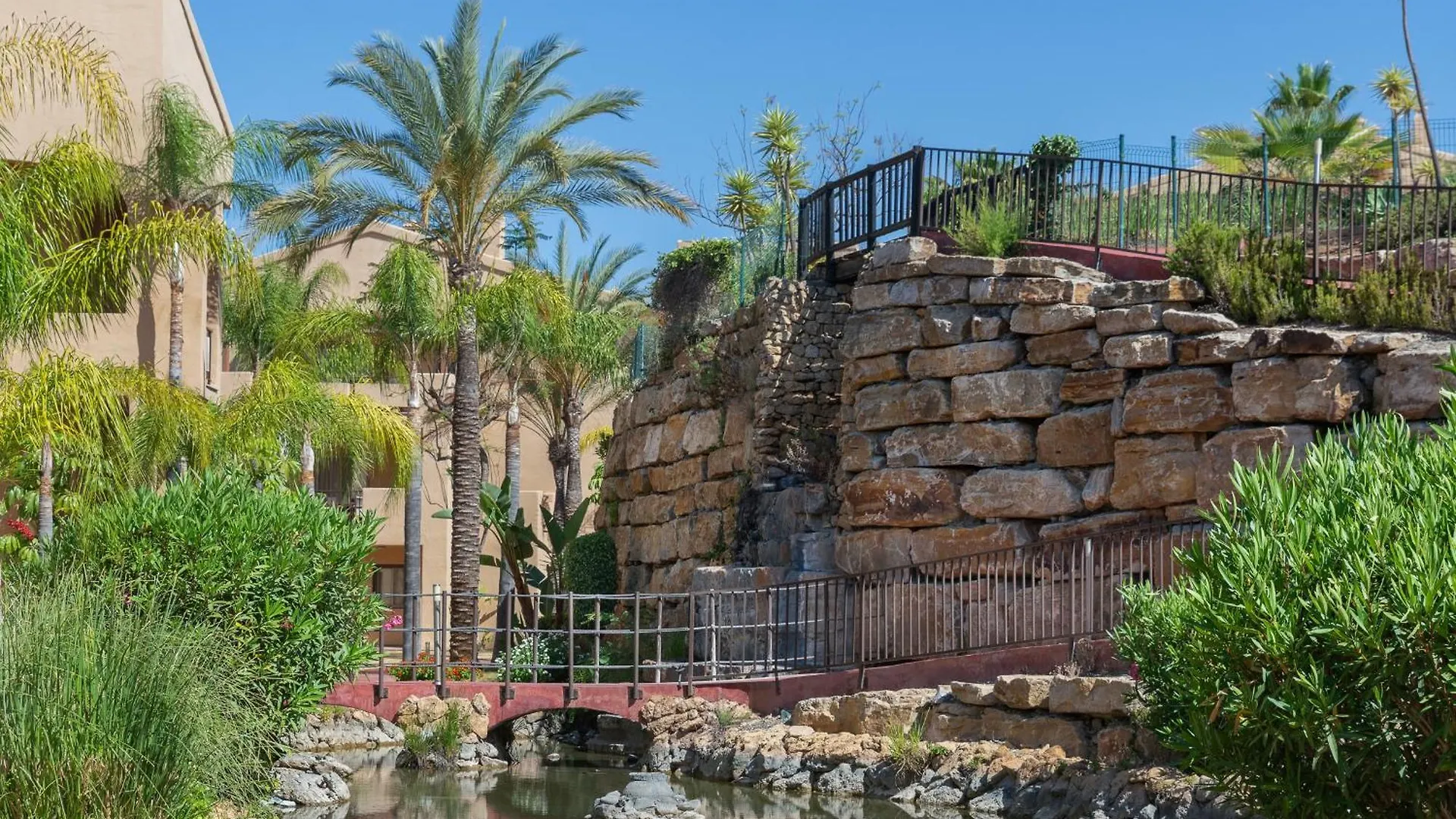 Charming 2-Bedroom With Beautiful Sea Views Estepona Apartment