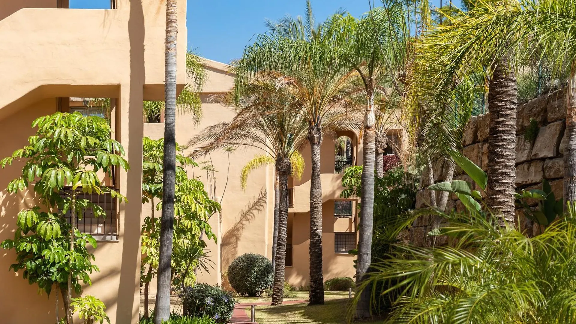 Charming 2-Bedroom With Beautiful Sea Views Estepona