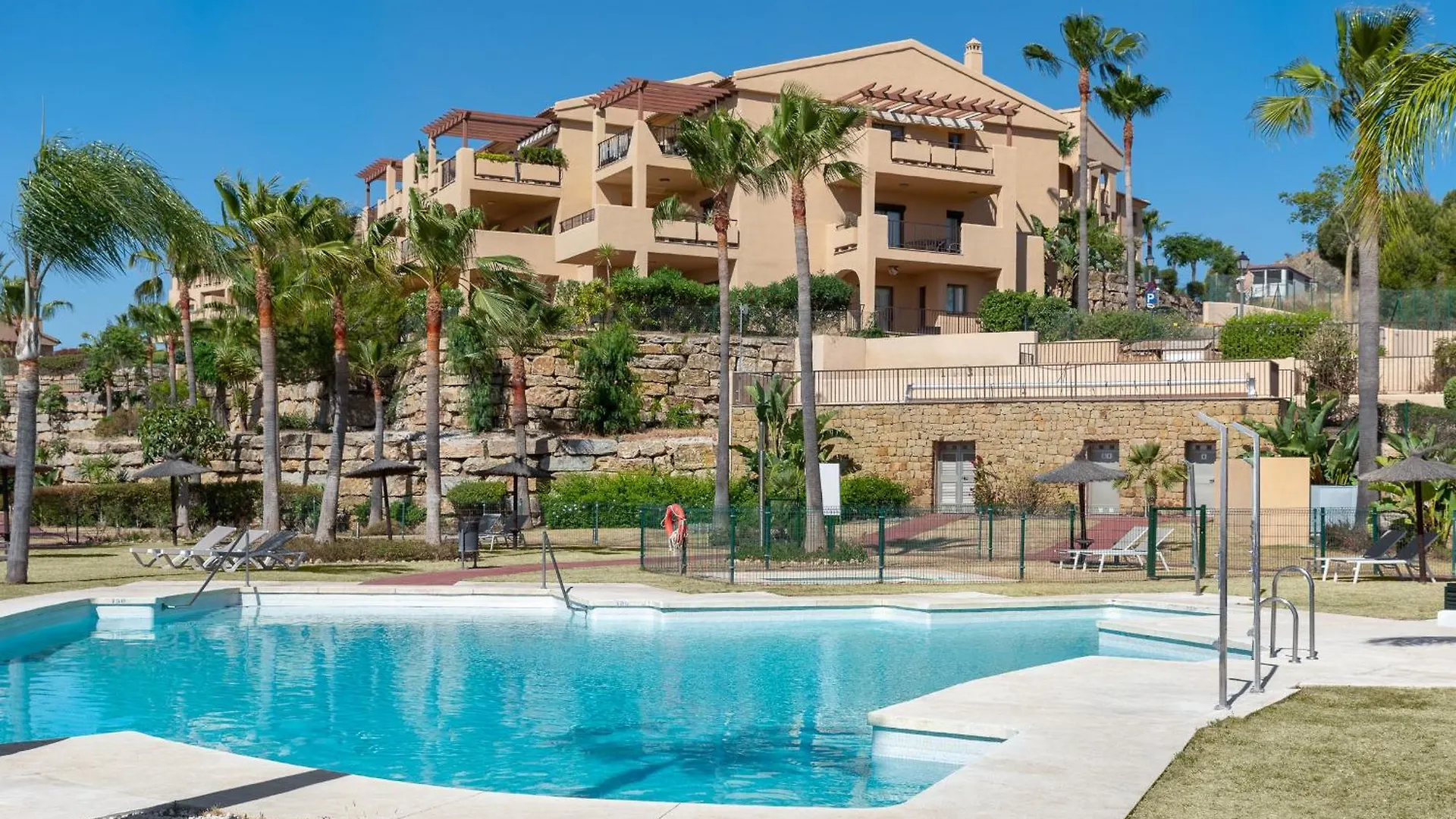 Apartment Charming 2-Bedroom With Beautiful Sea Views Estepona