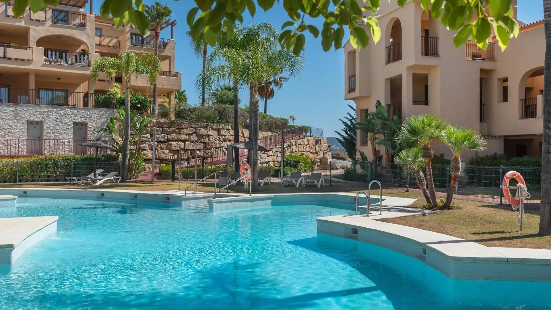 Charming 2-Bedroom With Beautiful Sea Views Estepona